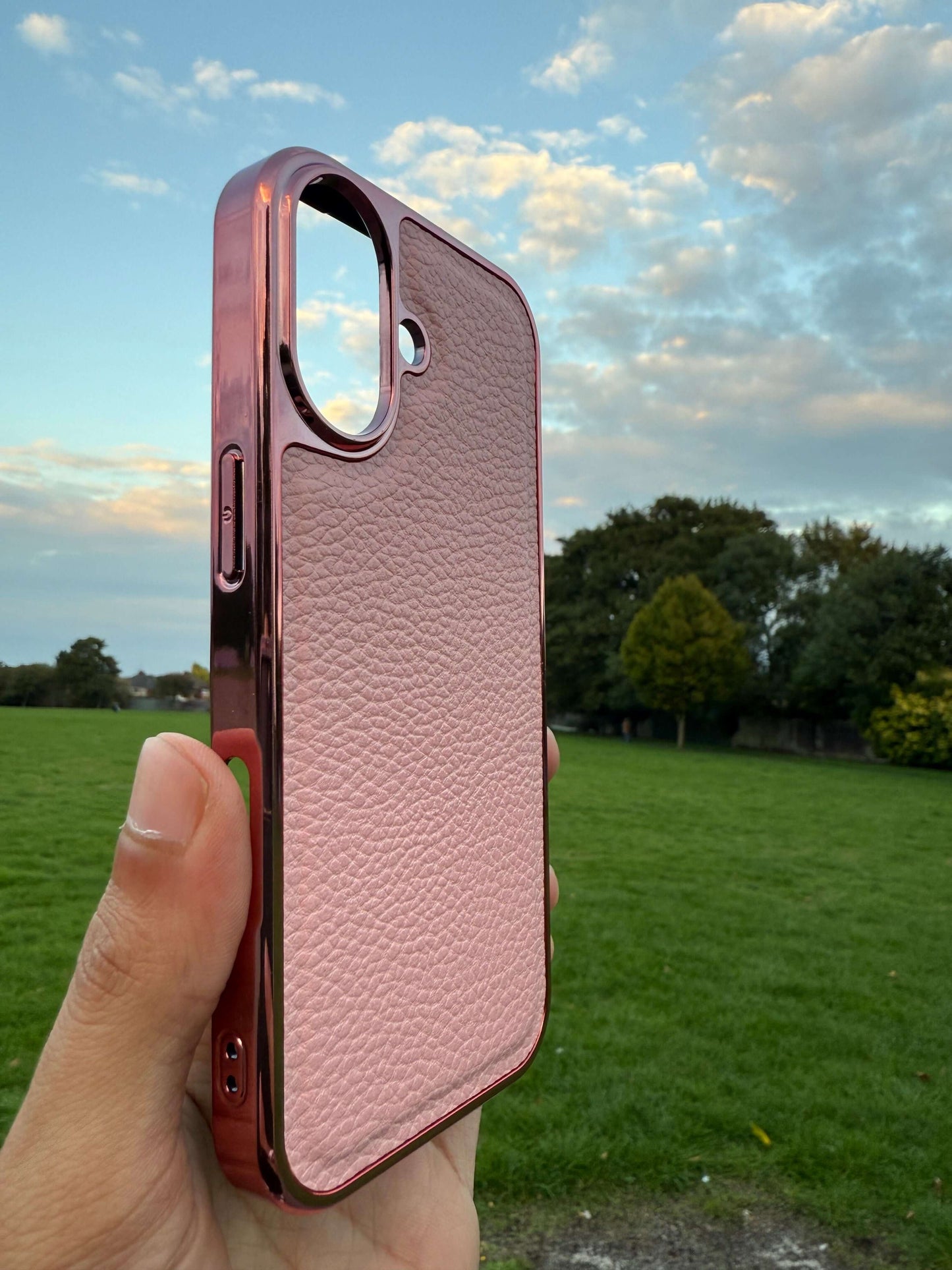 Premium Protection Kit iPhone 17 showcasing a pink leather back case in an outdoor setting.