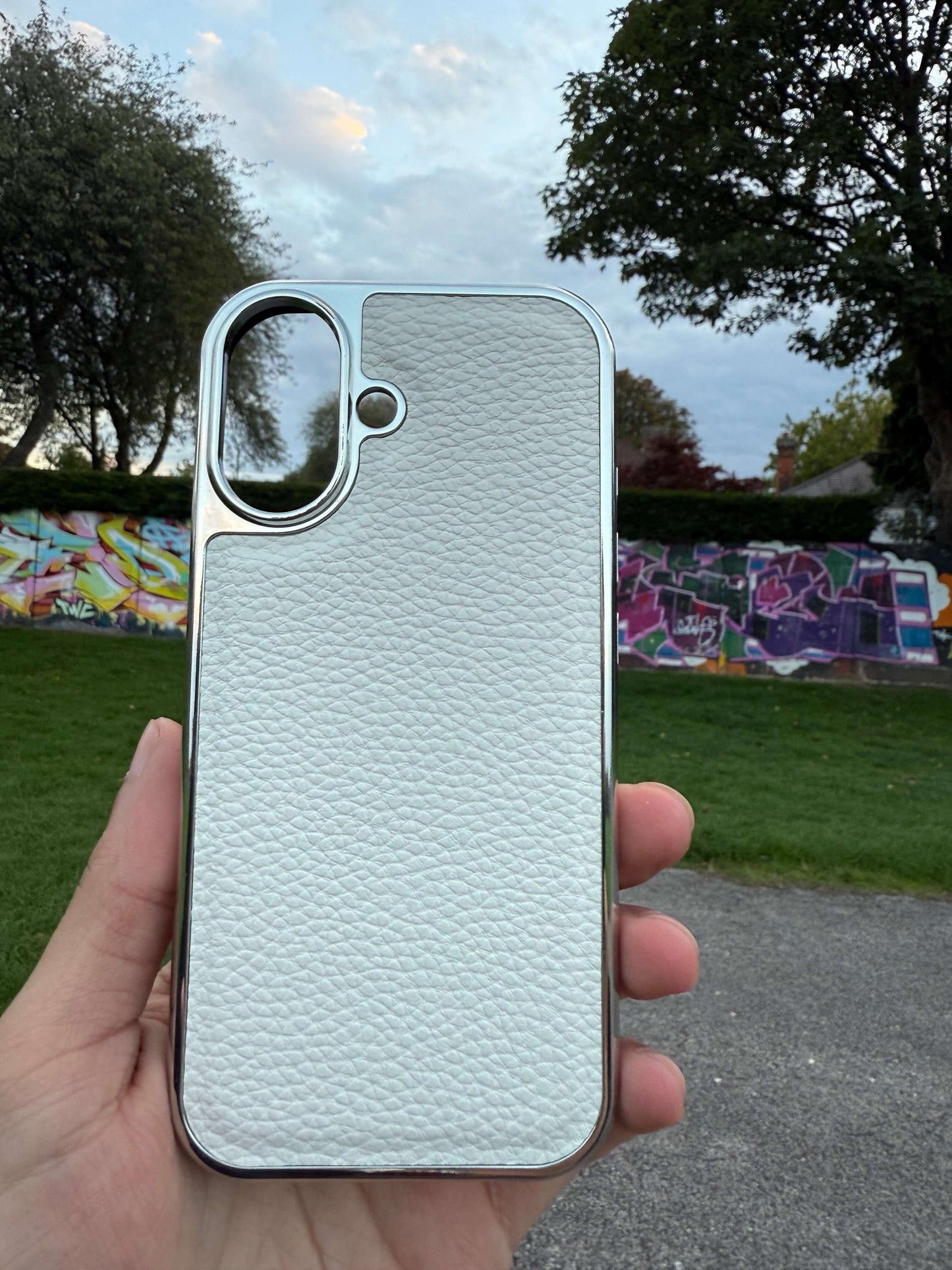 Premium Protection Kit iPhone 17 showcased, featuring sleek handcrafted leather back case design.