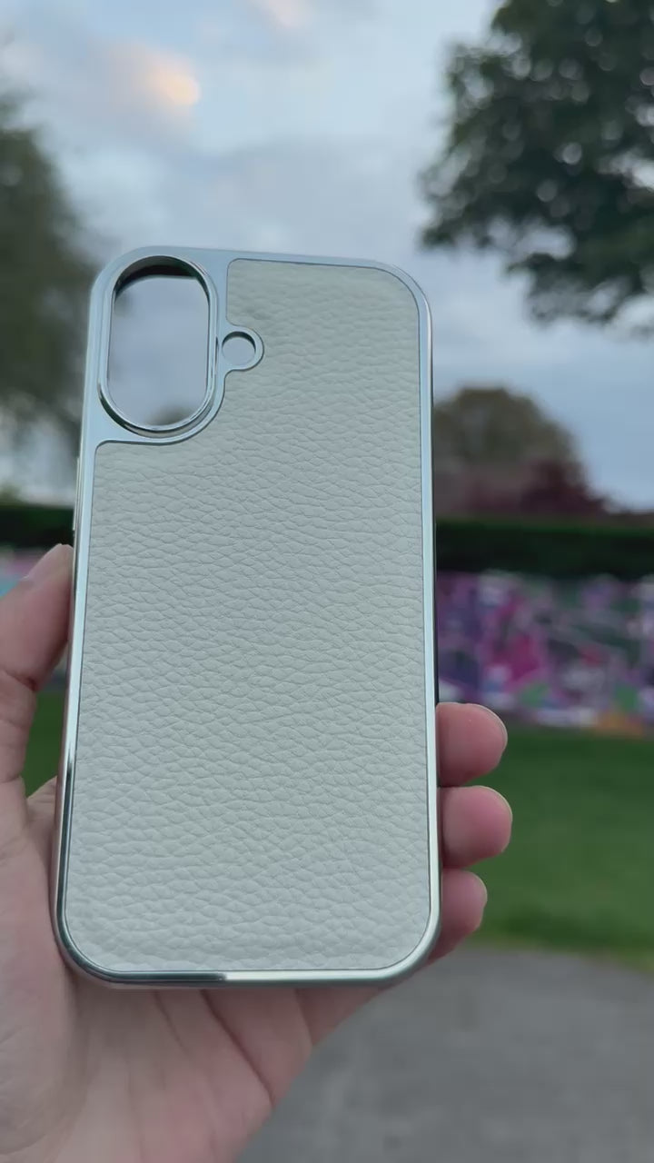 Premium Protection Kit iPhone 17 featuring a sleek handcrafted leather back case design.